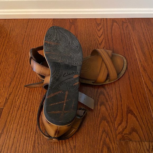 Clarks Brown Strap Sandals - Picture 3 of 4